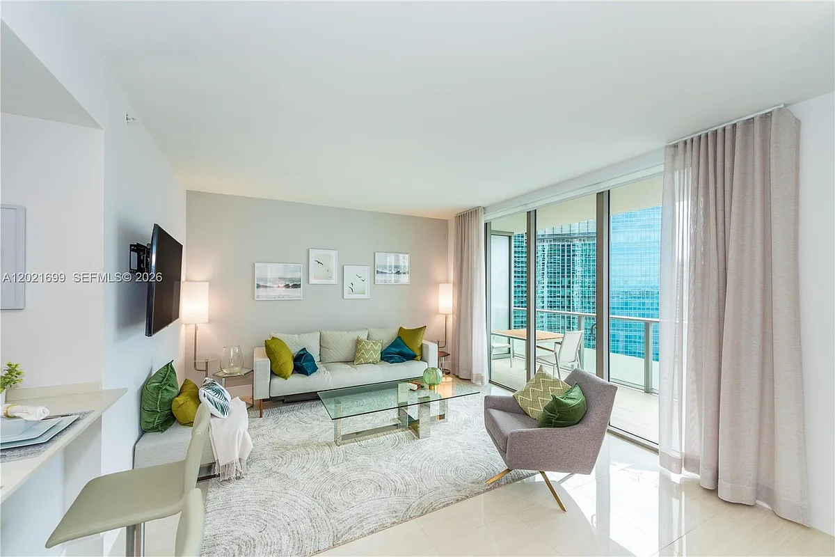 Building Photo - 1300 Brickell Bay Dr #2900