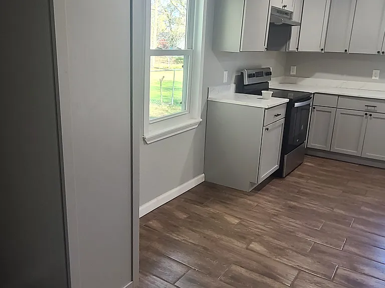 317 N Indianola St — Photo 5