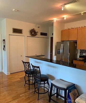 5th image of 1322 S Prairie Ave Unit 308