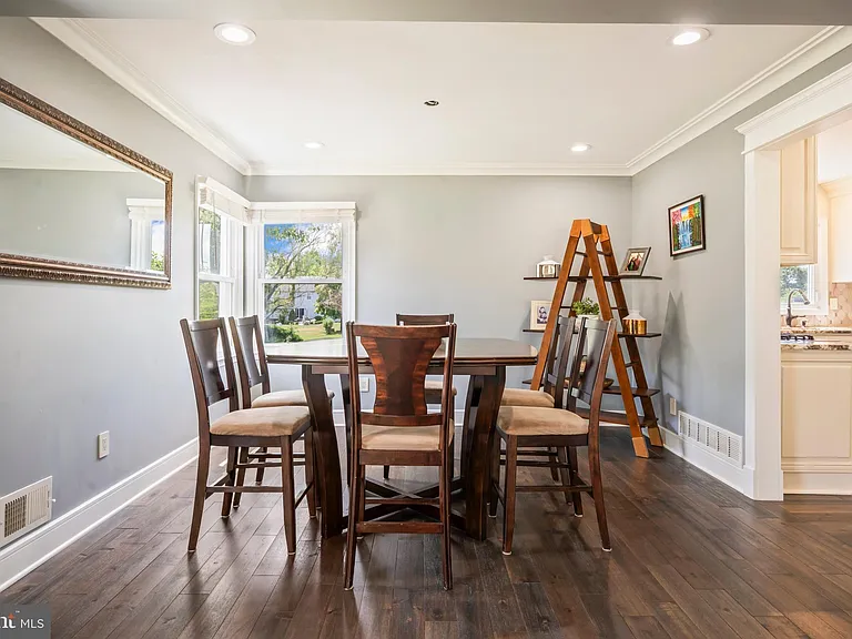 5 Robert Dr — Photo 13
