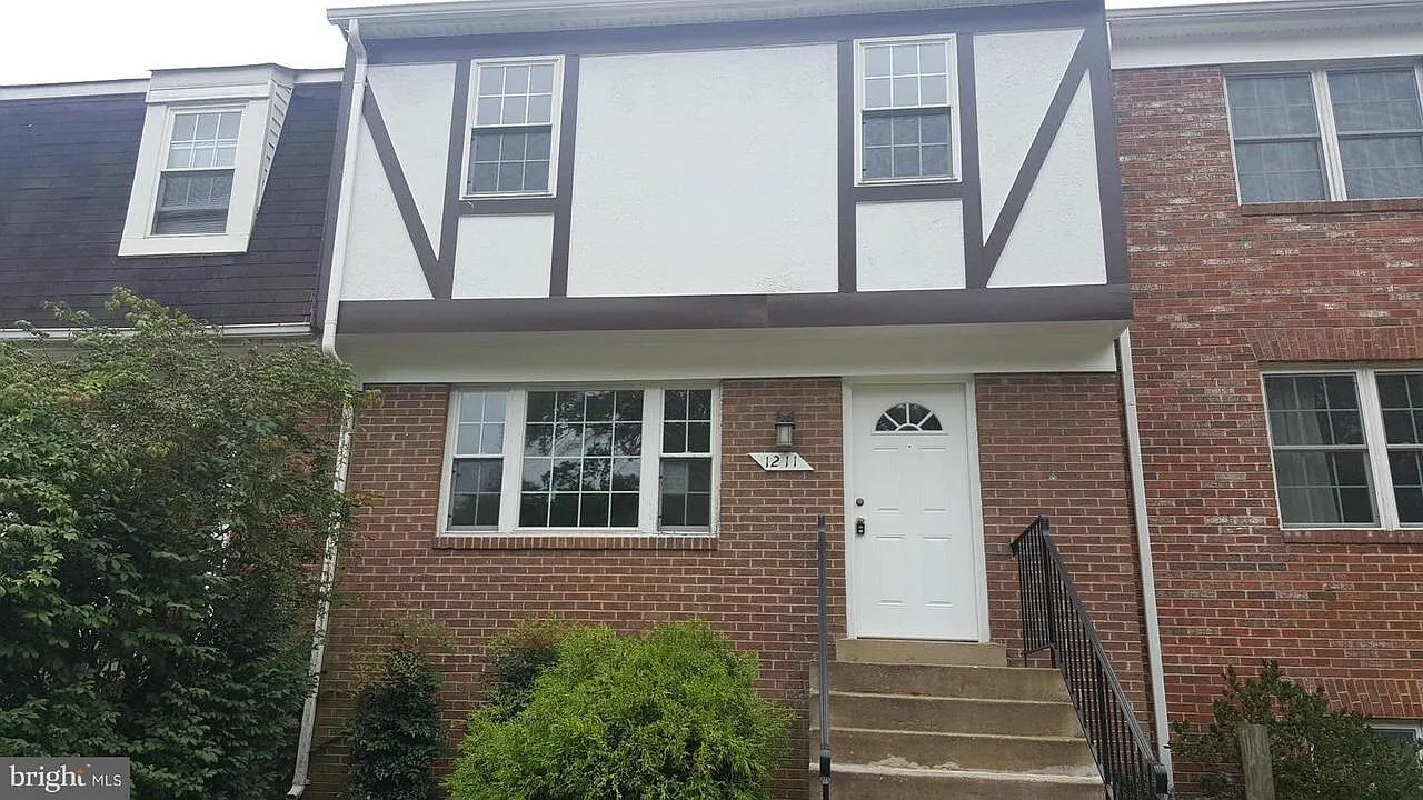 1211 Thomas Jefferson Pl photo 1