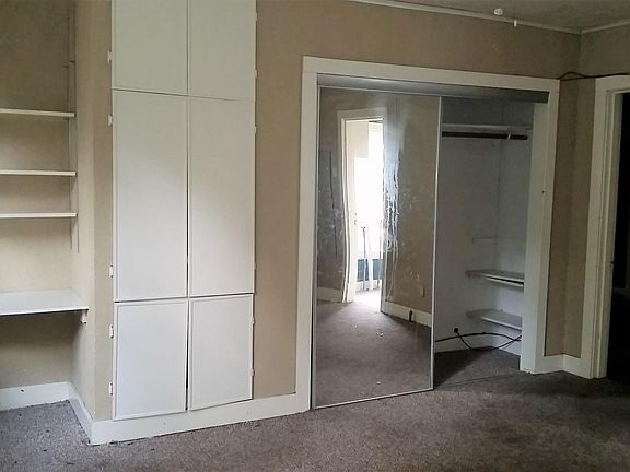 2nd image of 406 N Parkway Dr