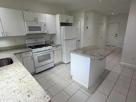 2nd image of 10 Ashford St #1
