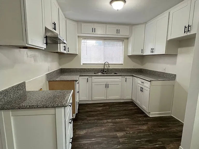 741 S Hobart Blvd — Photo 9
