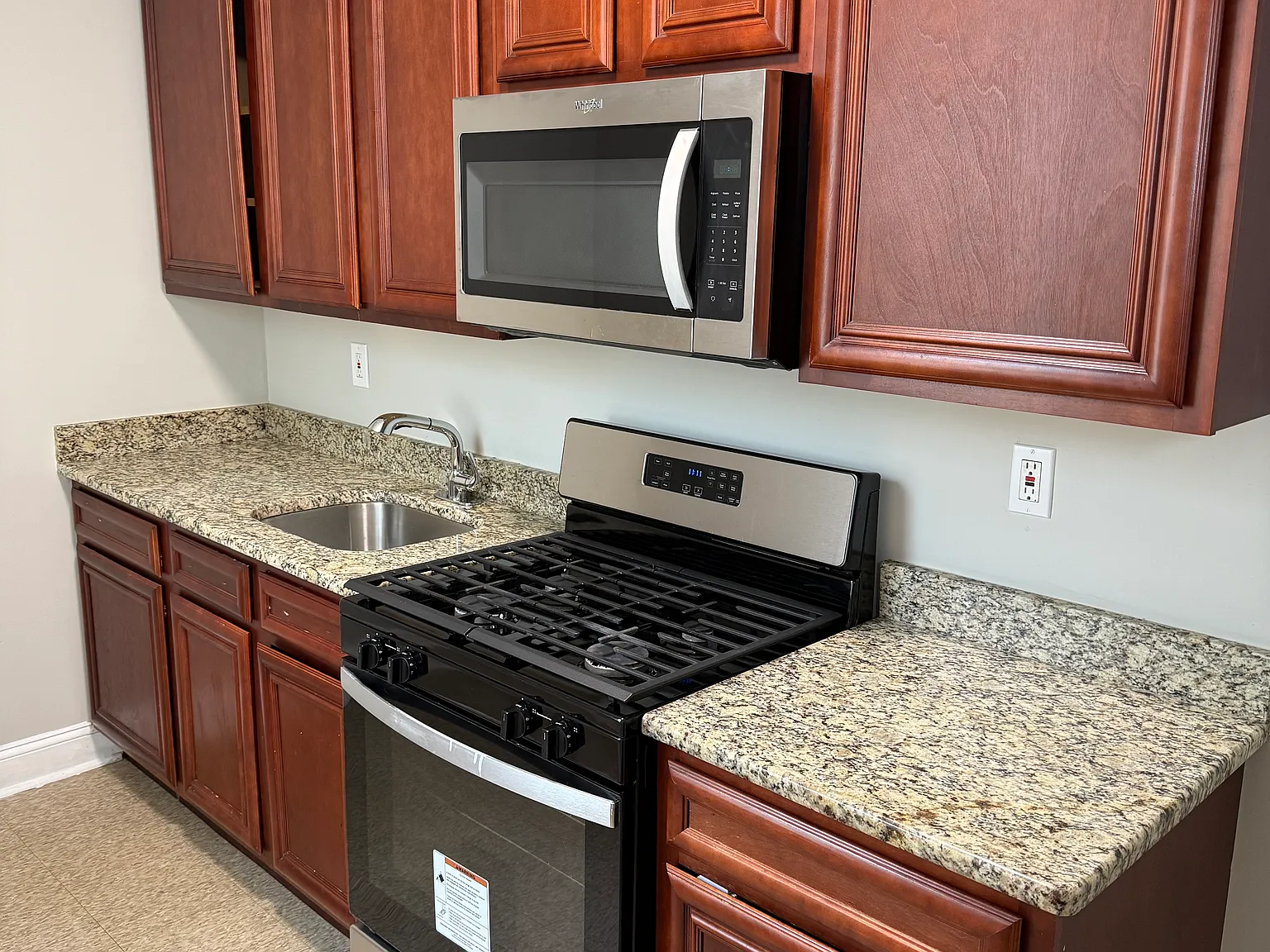 2 bed, $1,300 — Photo 2