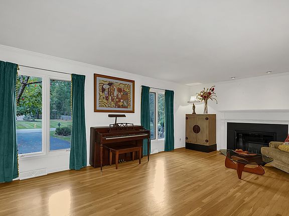 5th image of 338 Naiche Ct