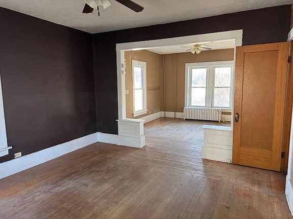 5th image of 904 Sherman St