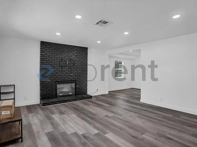 503 W Fountain Way — Photo 6