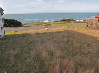 604 Lower Pacific Dr, Whitethorn, CA 95589