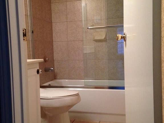5th image of 2201 Silverthorn Ln