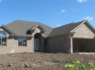 21919 Waycross Dr, Macomb, MI 48044