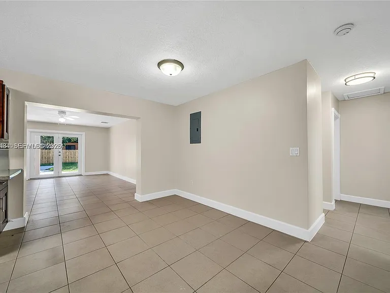 501 SW 120th Ave — Photo 21