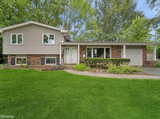 935 Crestfield Ave, Libertyville, IL
