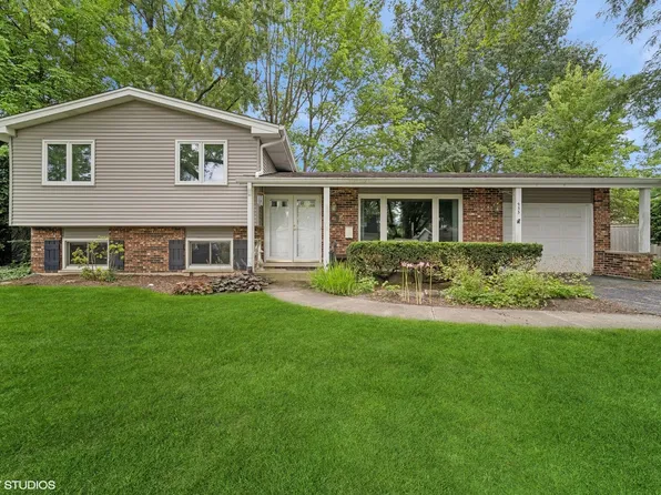 935 Crestfield Ave, Libertyville, IL 60048