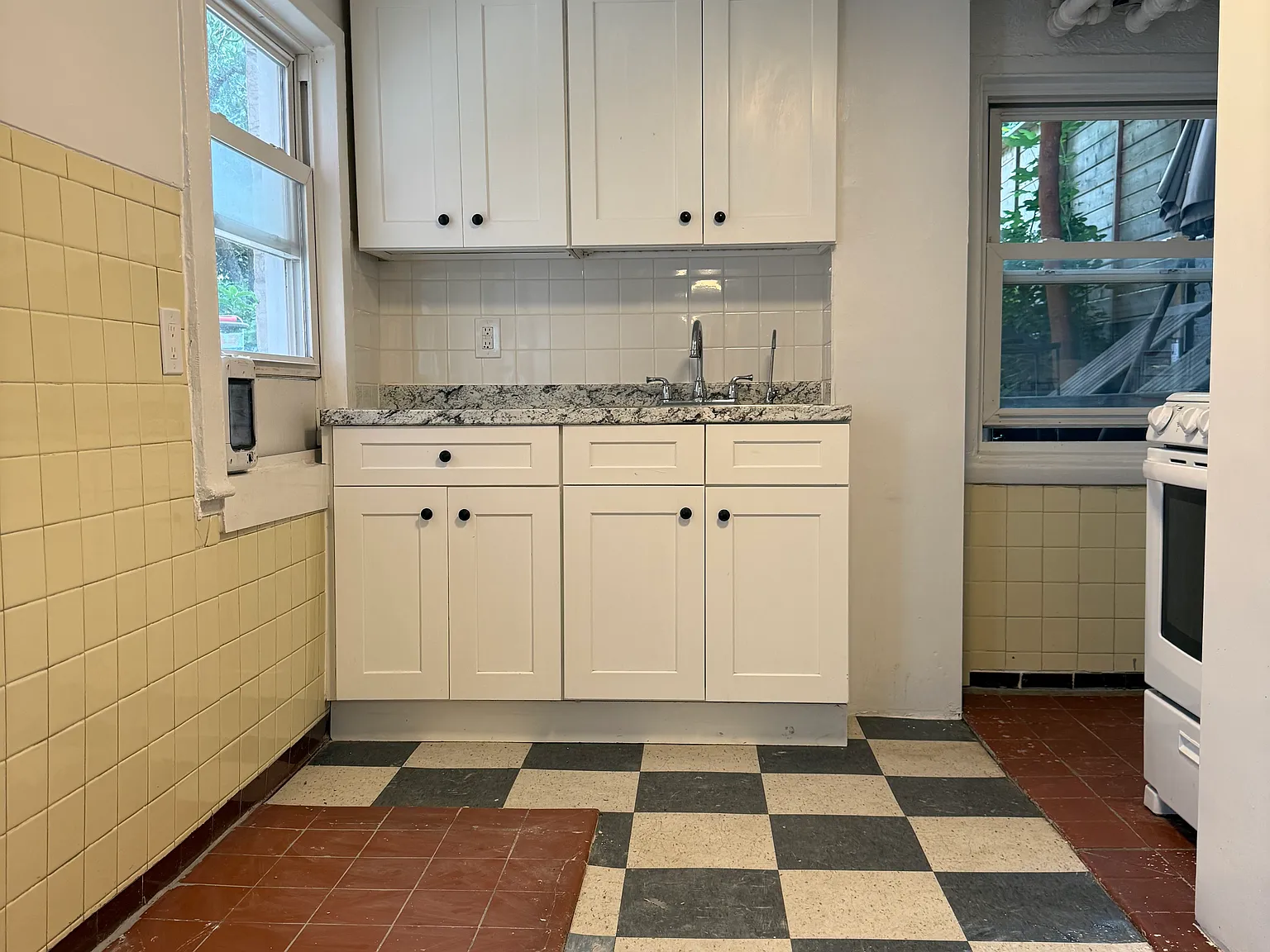 637 Leonard Street — Photo 4