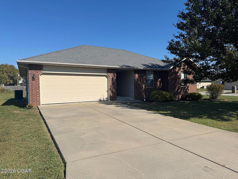 1st image of 807 Remington Cir