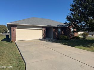 807 Remington Cir, Carl Junction, MO 64834