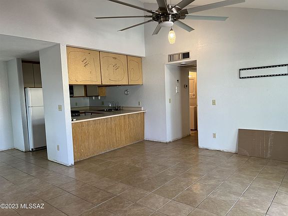 4th image of 842 S Langley Ave Unit 202