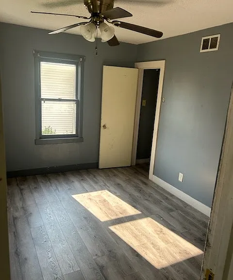 2490 E Prairie St — Photo 2