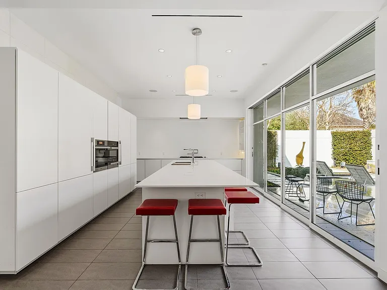 1509 Banks St — Photo 12