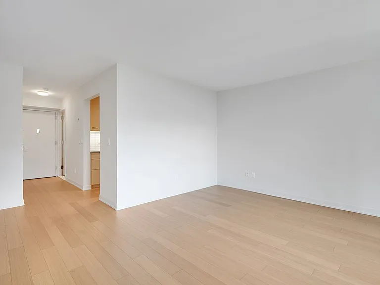 1 Columbus Pl #N7C — Photo 5