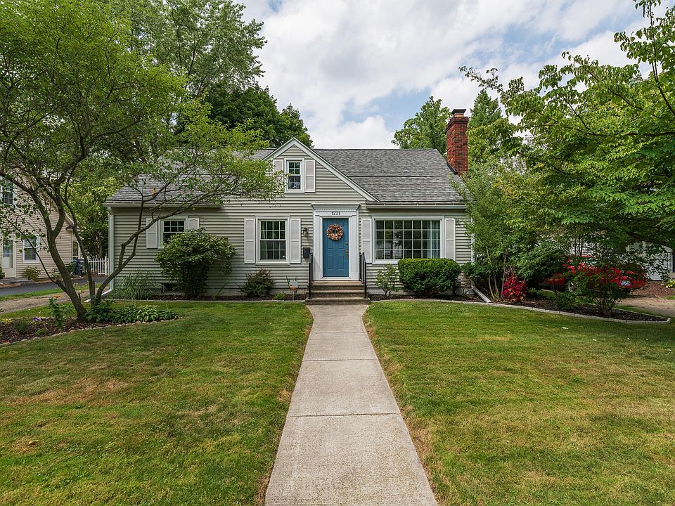 1st image of 1221 Lakeway Ave