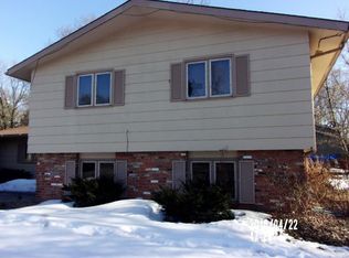 7381 Memory Ln NE, Fridley, MN 55432