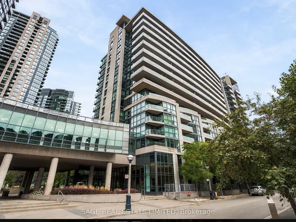209 Fort York Blvd #579, Toronto, ON M5V 4A1