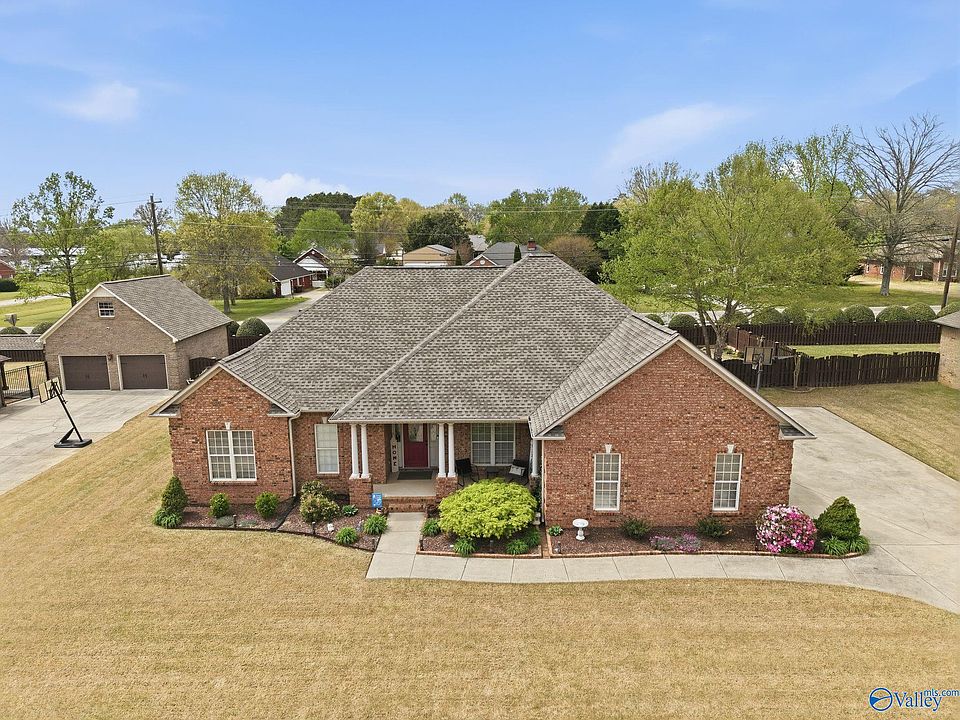 1st image of 25235 Queensbury Dr
