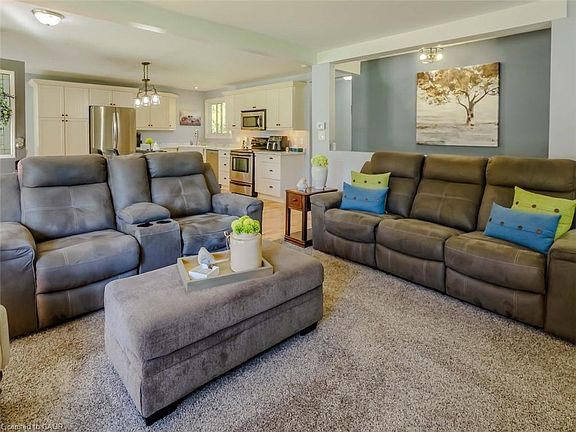 5th image of 7 Irving Ct