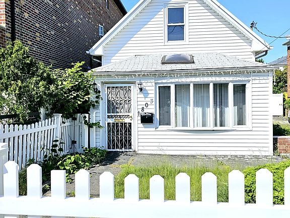 4th image of 1803 E 92nd St