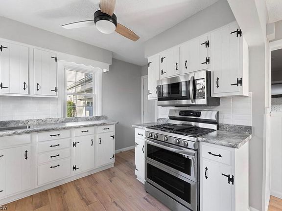 4th image of 305 Park Ave