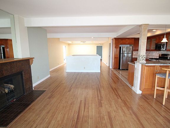 3rd image of 182 Seaspray Way