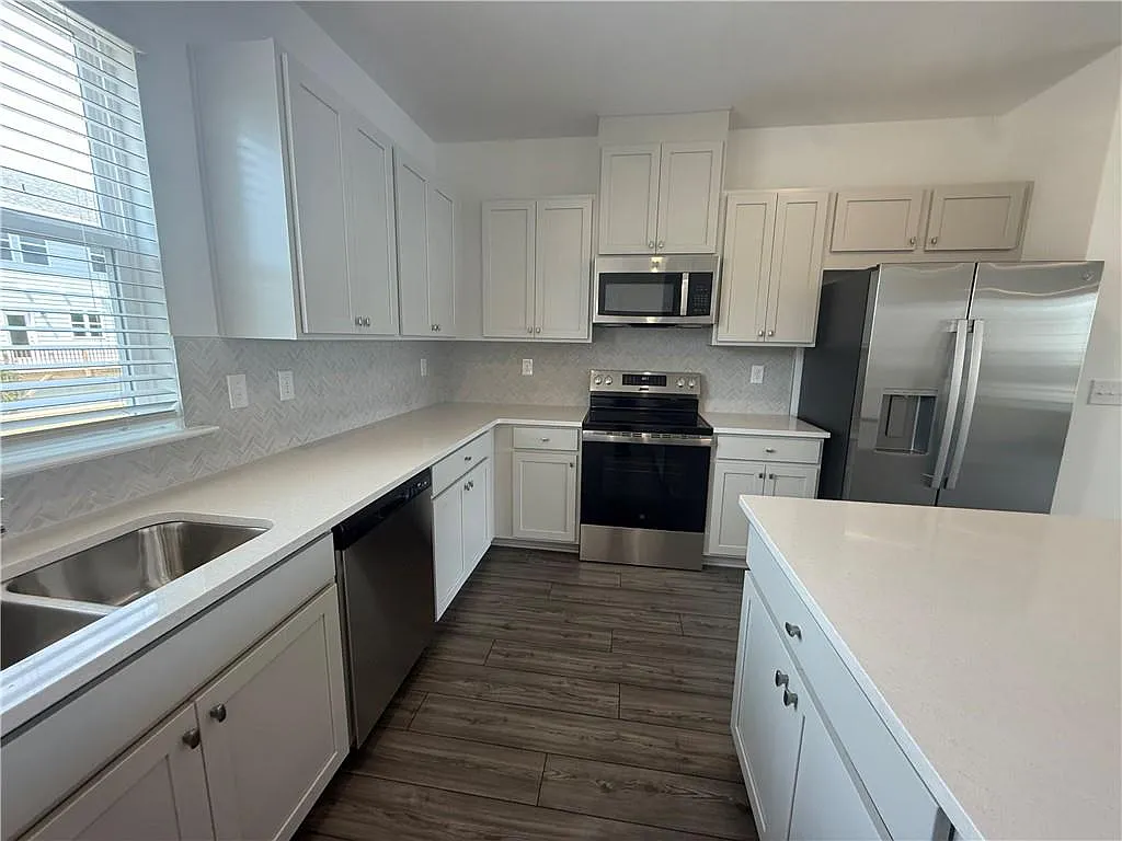 3 bed, 3.5 bath, 1893 sqft, $2,750 — Photo 4
