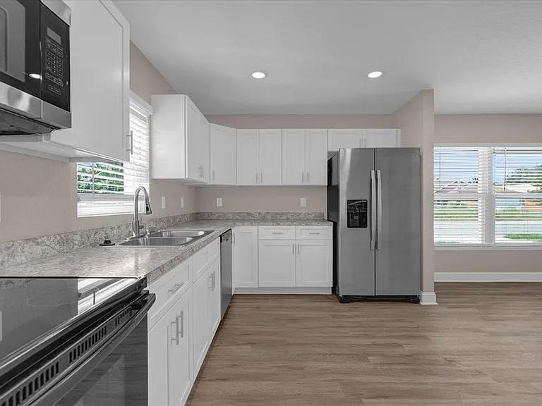 324 Avenue Y NE #B — Photo 11