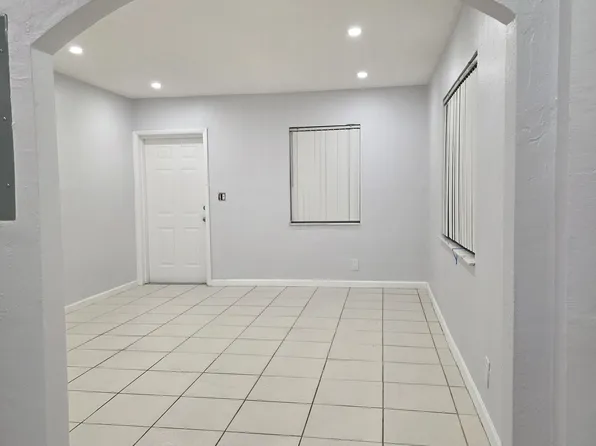 2539 Fletcher Ct, Hollywood, FL 33020