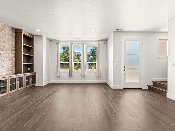 4th image of 4434 E Parkcenter Blvd
