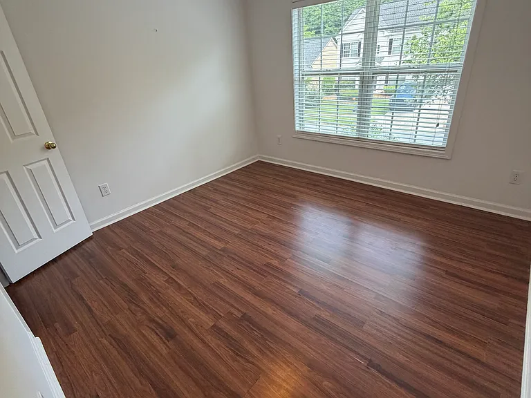 1927 Longmont Dr — Photo 16