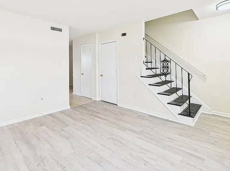 806 Arlington Rd — Photo 4