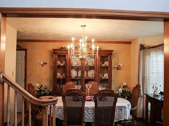 4th image of 521 Kingfred Dr