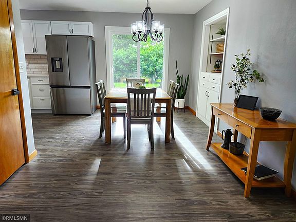 5th image of 231 Allan Ave