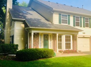 886 N Shady Oaks Dr, Elgin, IL 60120