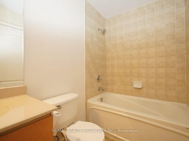 330 Princess Royal Dr #320 — Photo 21