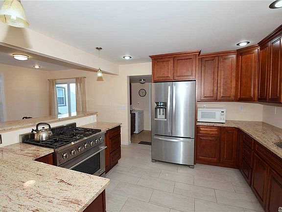 5th image of 261 Dogwood Ave