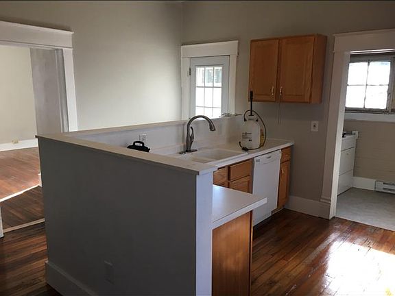 4th image of 710 Marshall Ave SW