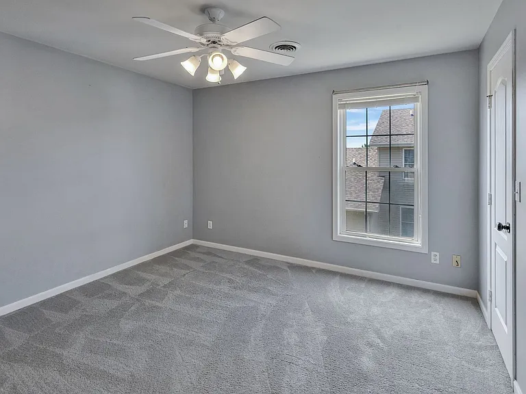 3907 Balmoral Dr — Photo 30