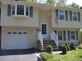 615 Greenbrook Rd, North Plainfield, NJ 07063