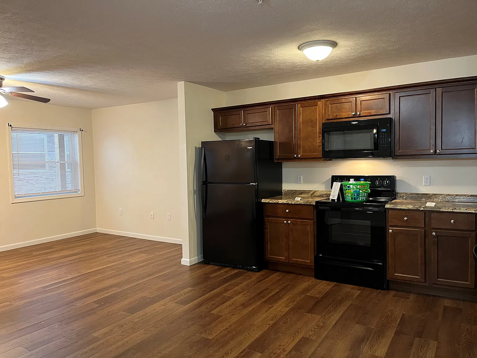 2 bed, $1,090 — Photo 1