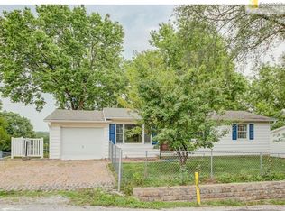 505 Highland Ave, Smithville, MO 64089