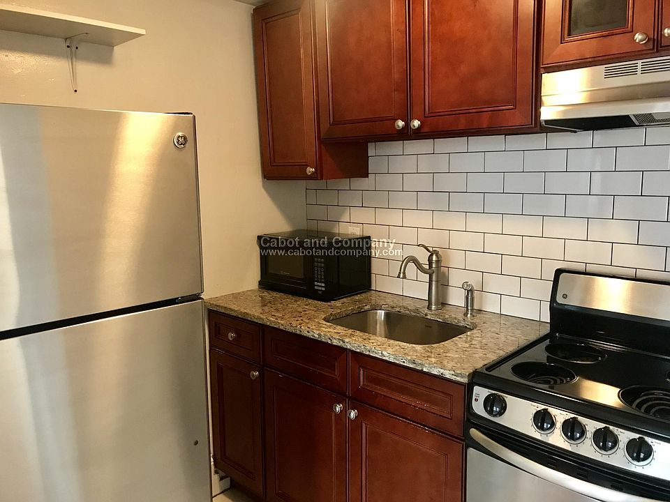 2nd image of 289 Newbury St #9A